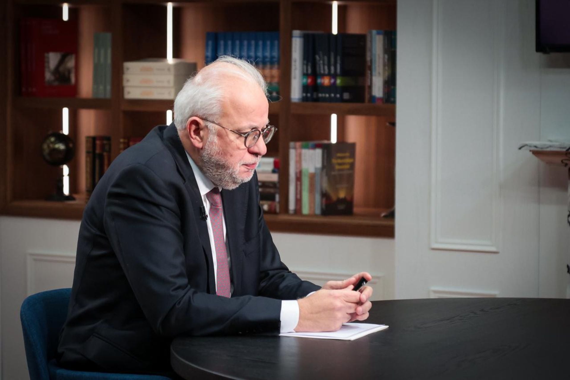 نصار: لا أحد يهدّد بحرب أهلية ومصلحة لبنان في تحييد نفسه عن النزاعات ومرحلة المغامرات انتهت